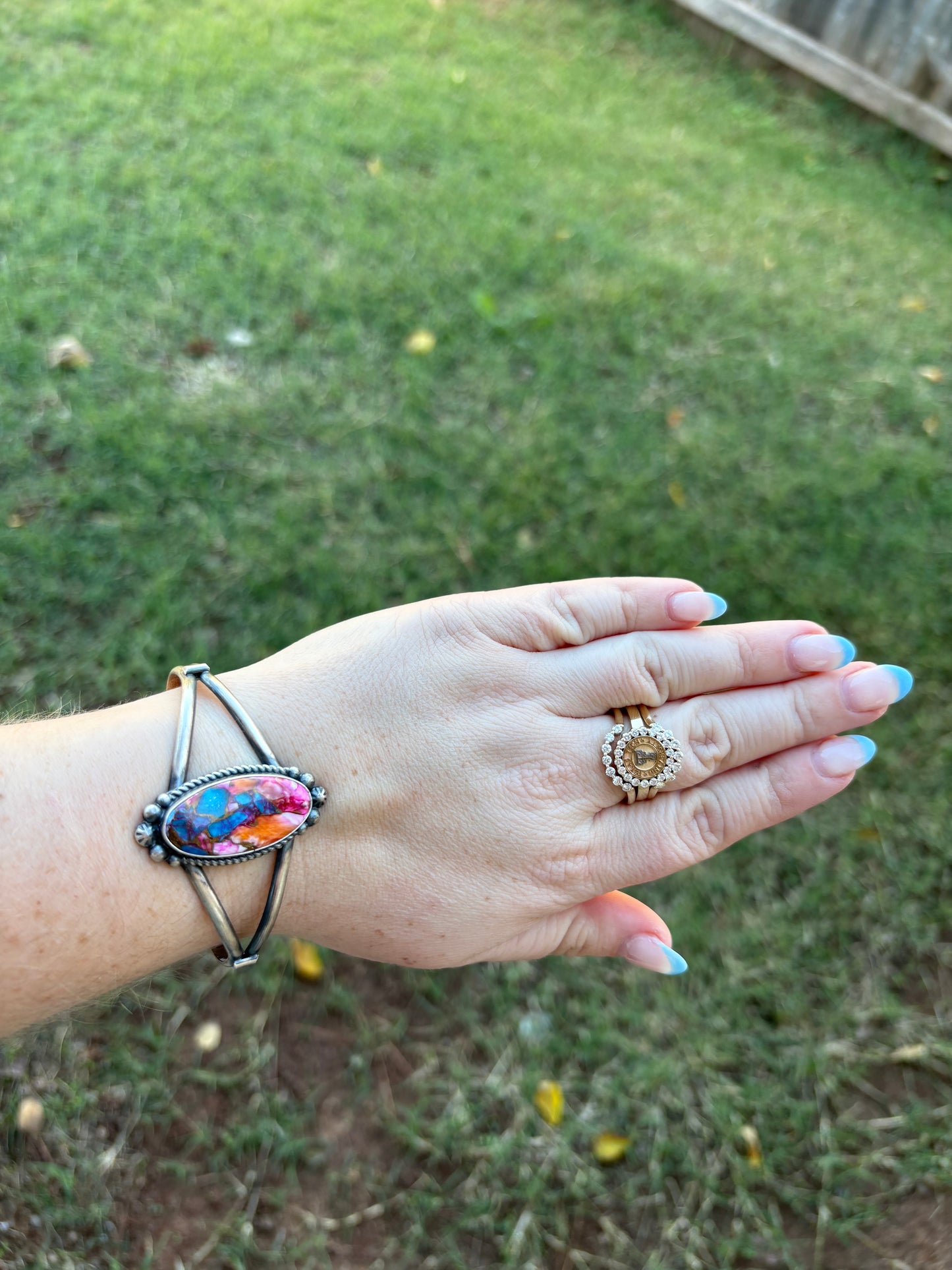 Dahlia Oval Split Band Detail Cuff