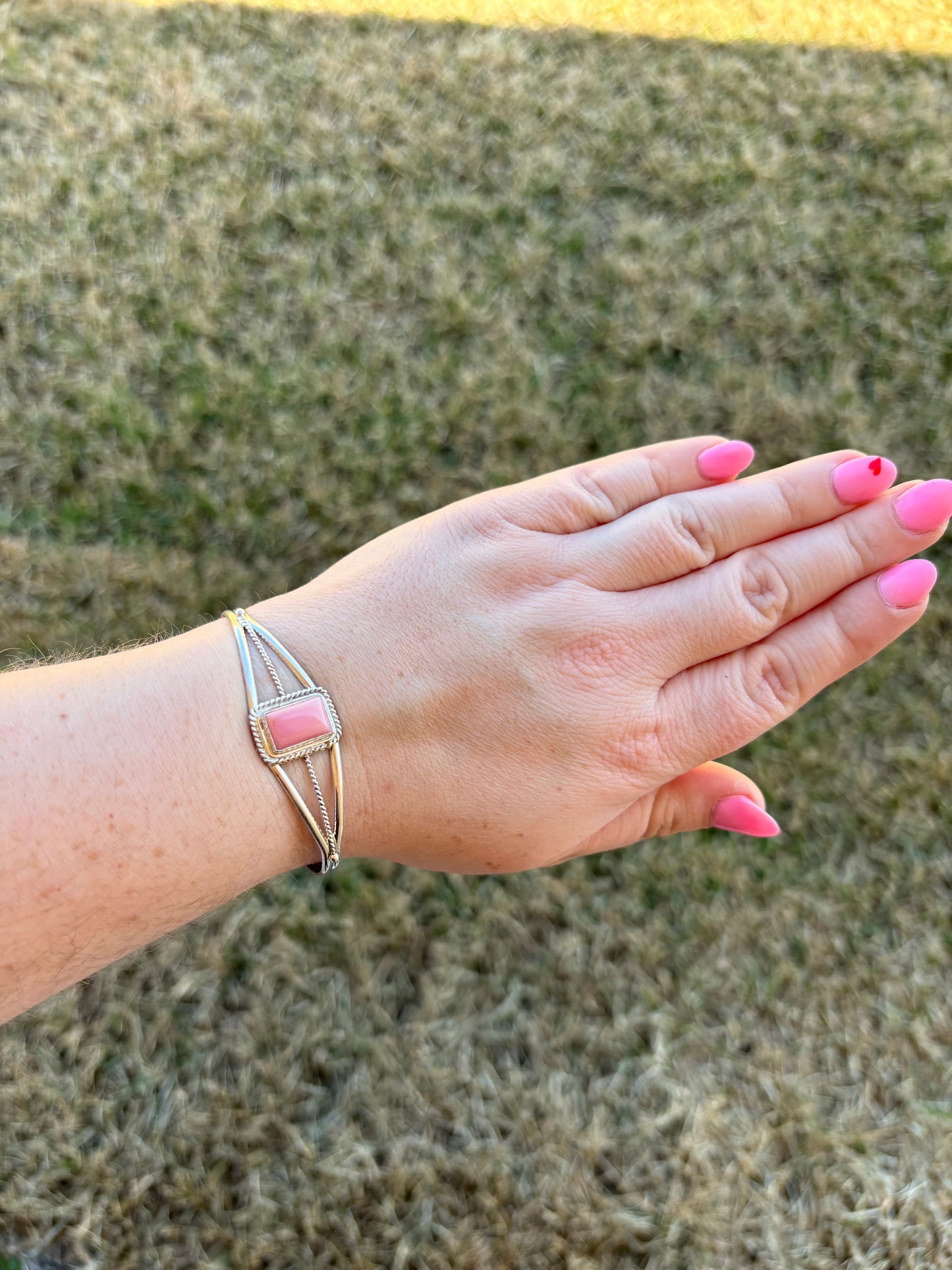 Pink Conch Square Single Stone Cuff