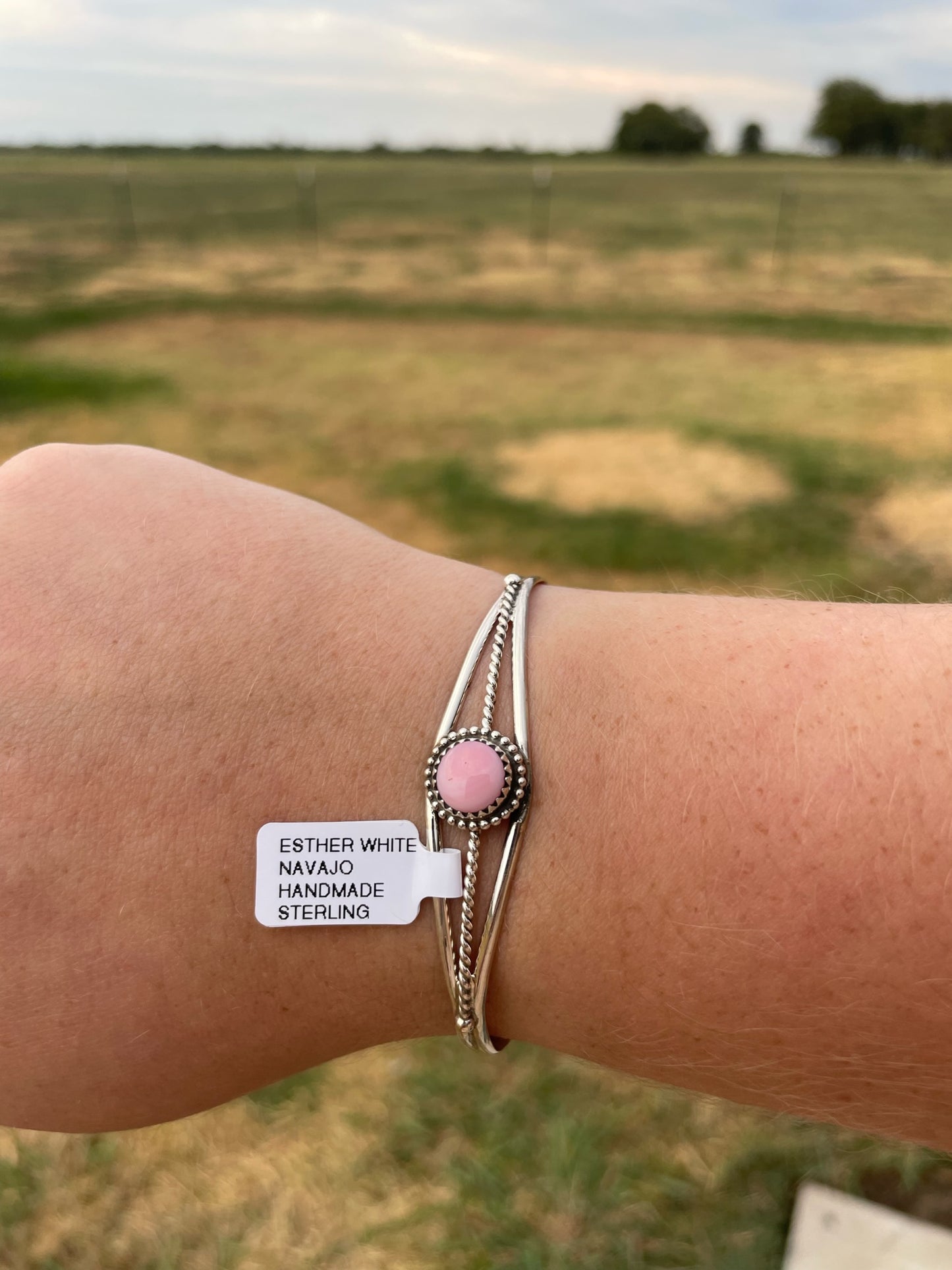 Pink Conch Single Stone Cuff