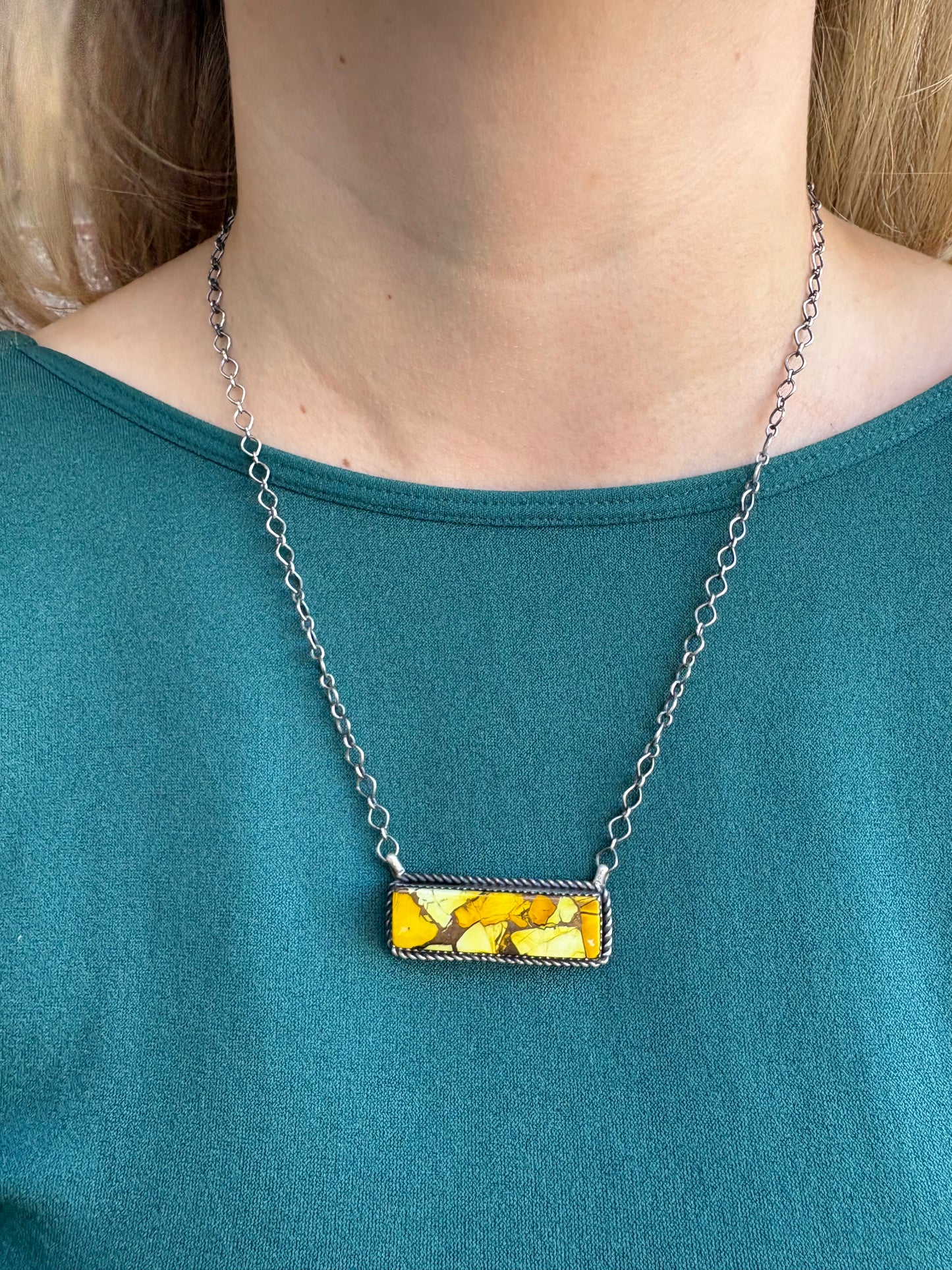 Honey Dahlia Bar Necklace - 18"
