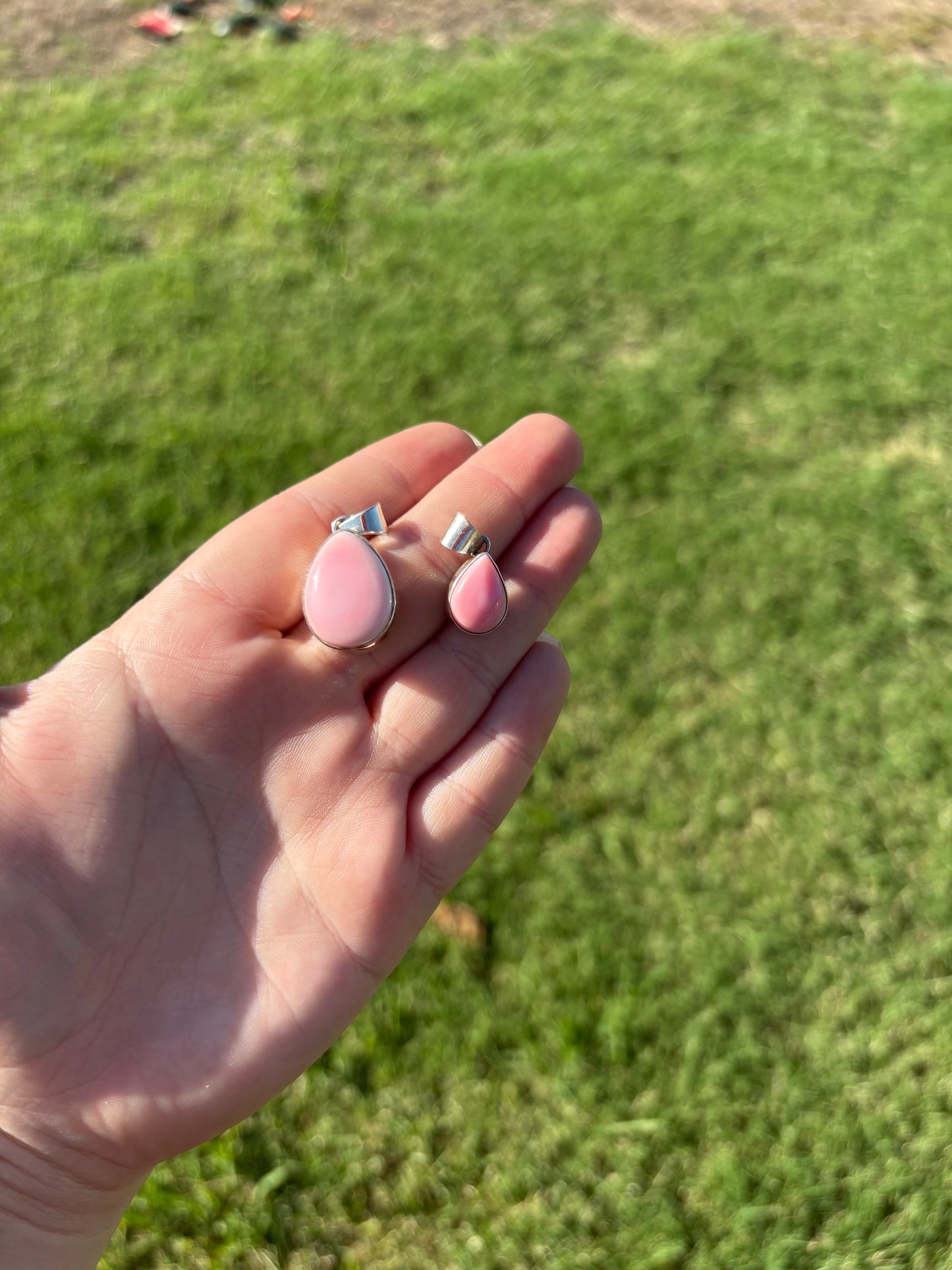 Pink Conch Small Simple Teardrop Pendant
